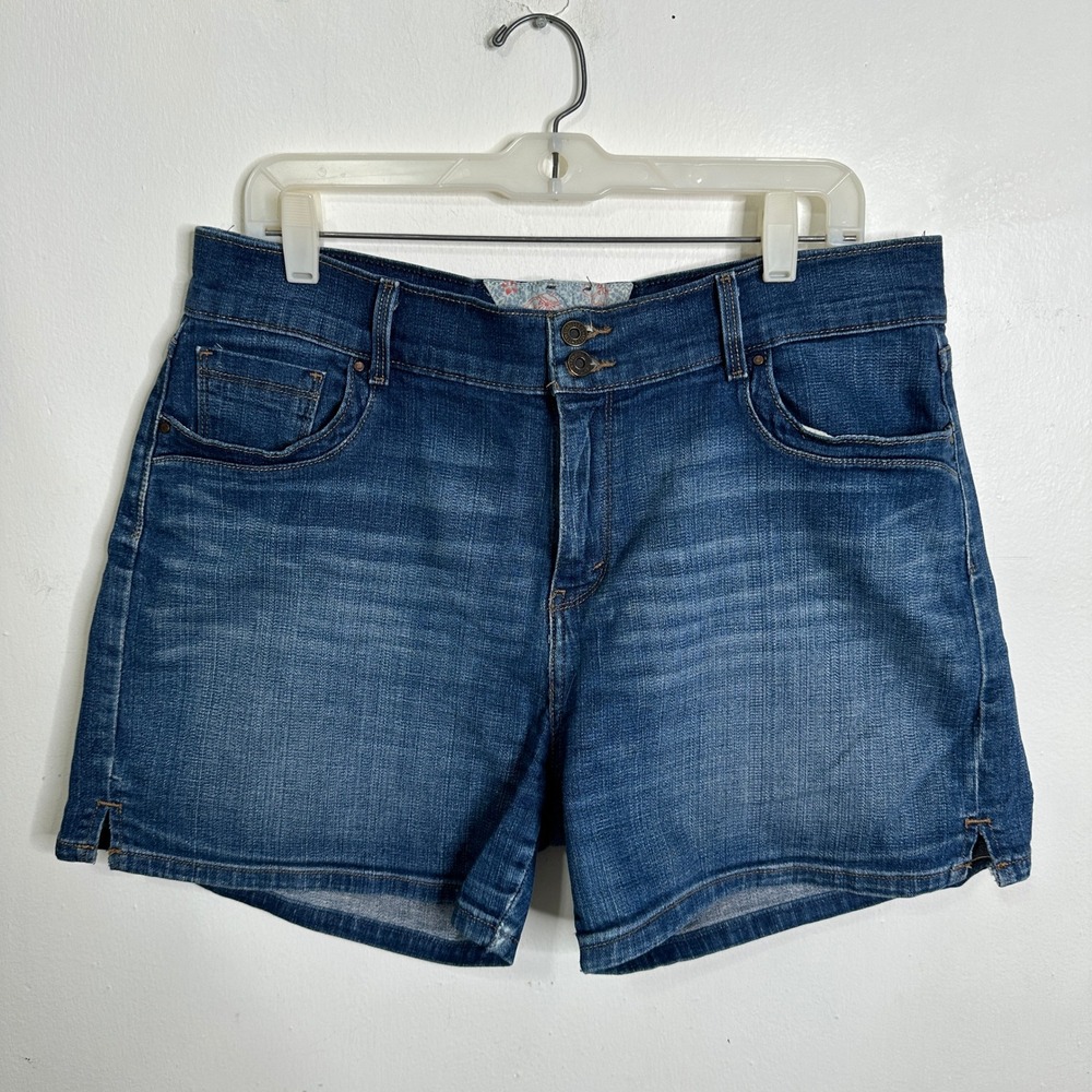 Levis Womens Medium Wash‎ Denim Shorts Size 14 Double Button Casual Jean Shorts